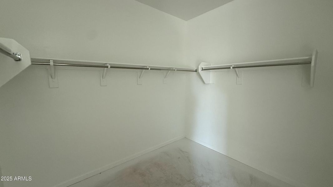 07 - Primary Walk In Closet