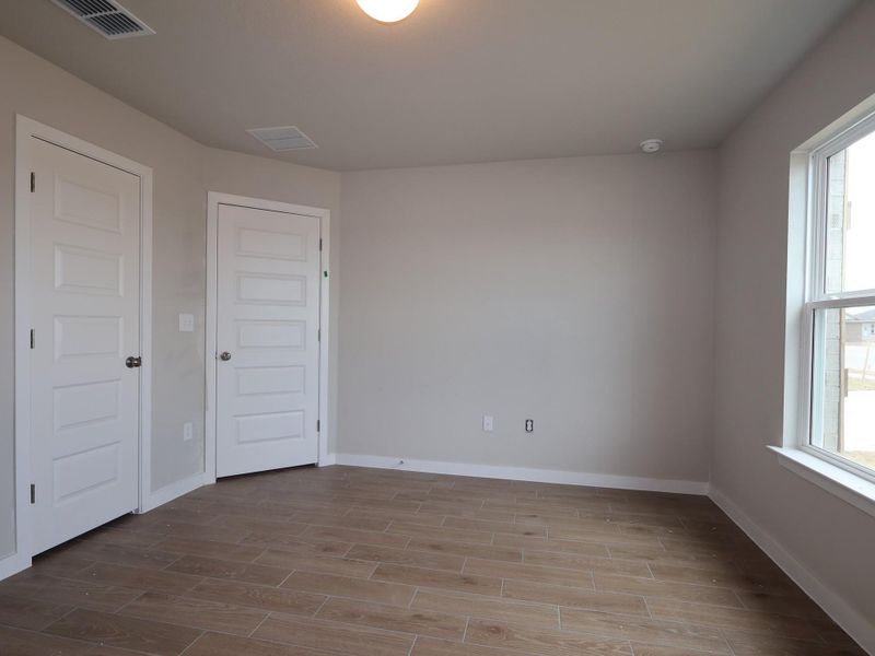 Spacious, unfurnished interior of a new home in Willow Springs, Buda (Image 6). Spacious, unfurnished interior of a new home in Willow Springs, Buda (Image 6).