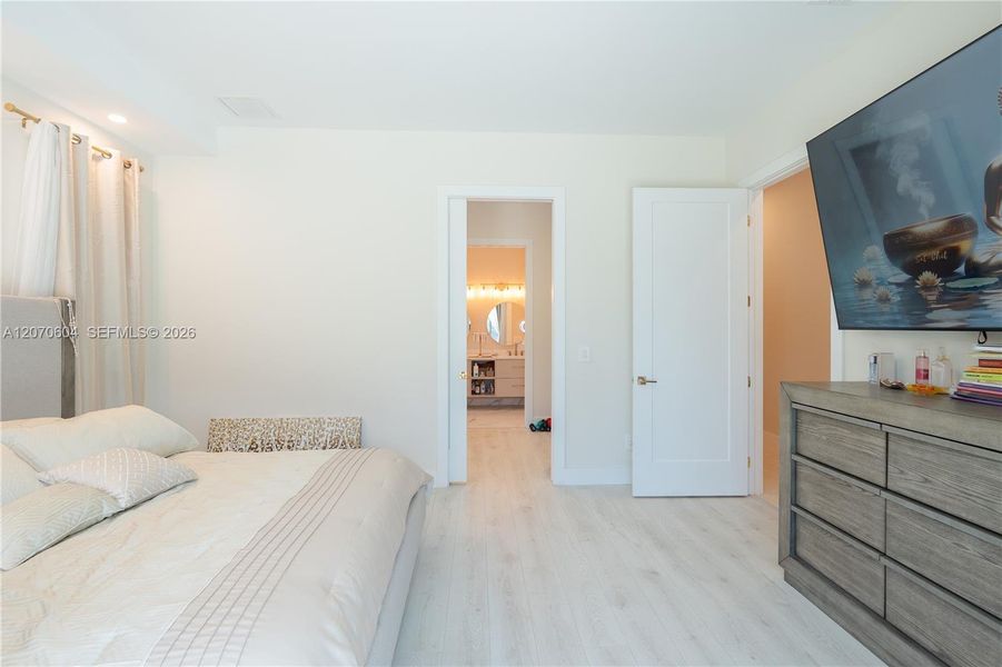 Furnished interior view inside a new home in , Clewiston (Image 13).