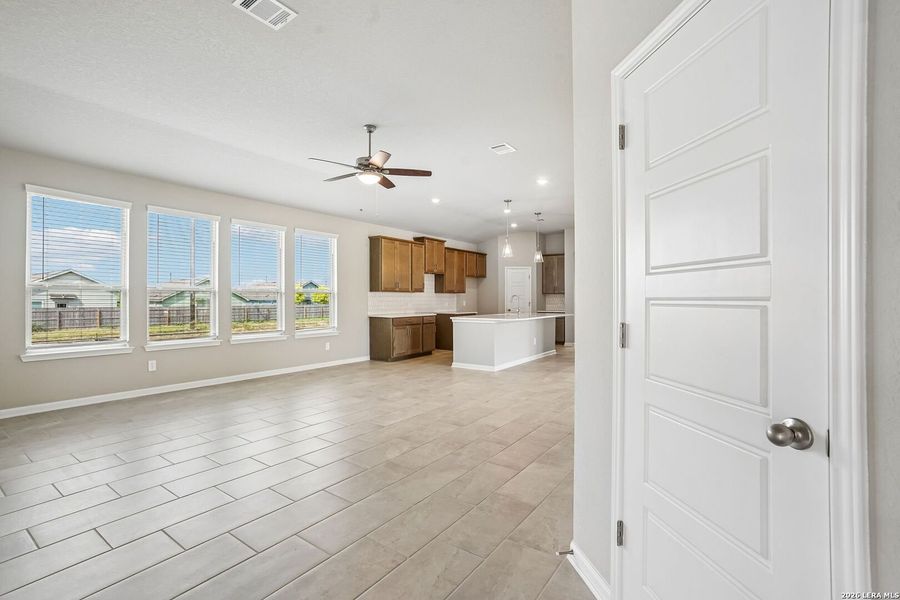 Spacious, unfurnished interior of a new home in Kallison Ranch, San Antonio (Image 21).