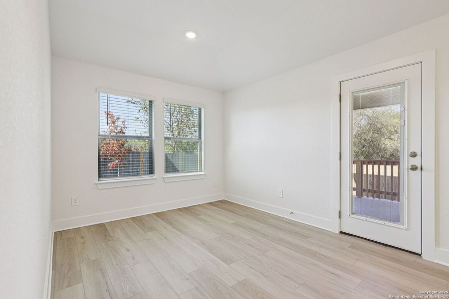 Spacious, unfurnished interior of a new home in Comanche Ridge, San Antonio (Image 17).