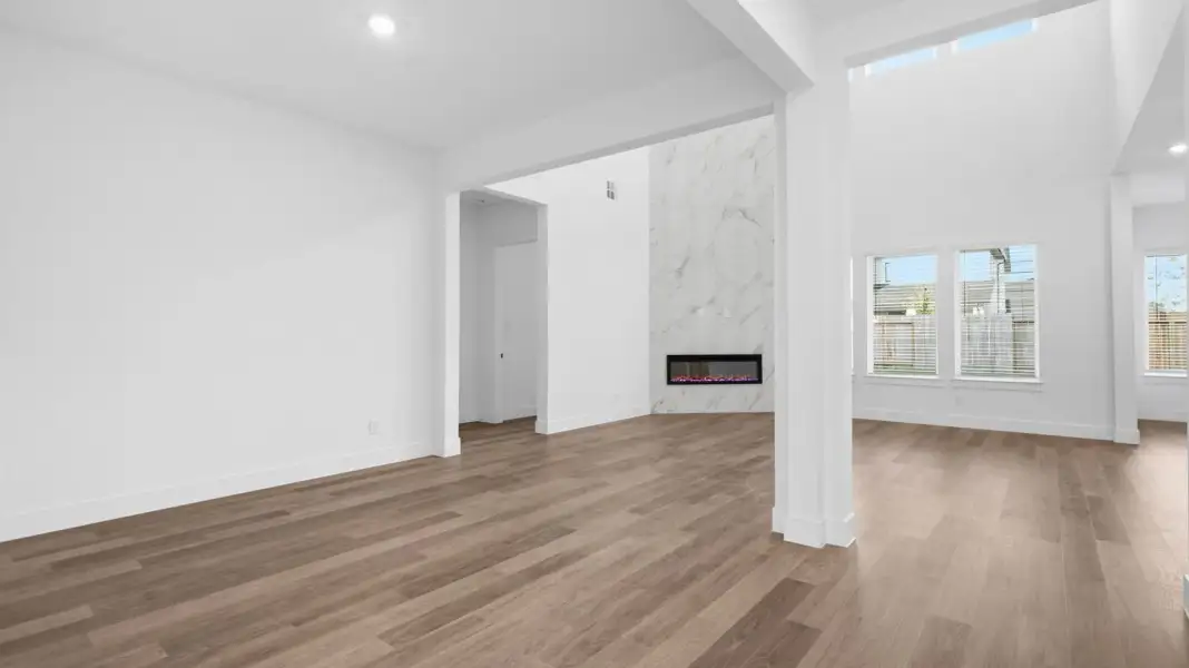 Representative unfurnished interior of a home built from the Adrian by D.R. Horton in Alexander 65' Homesites, Pearland (Image 21).