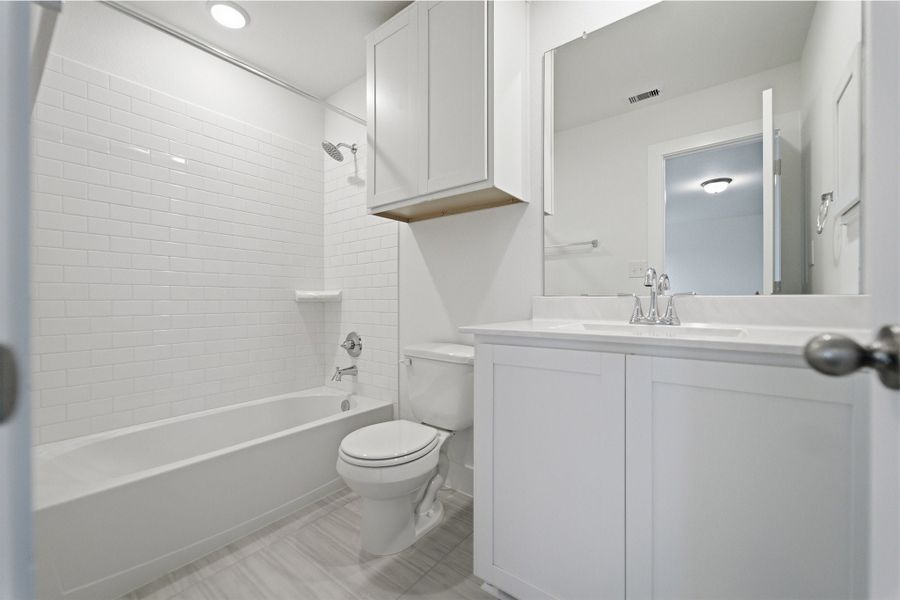 Furnished interior view inside a new home in Bay Creek, Baytown (Image 15).