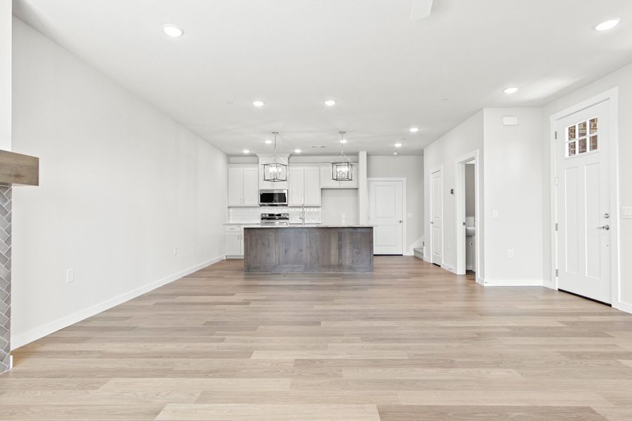 Spacious, unfurnished interior of a new home in Wildridge, Oak Point (Image 22).