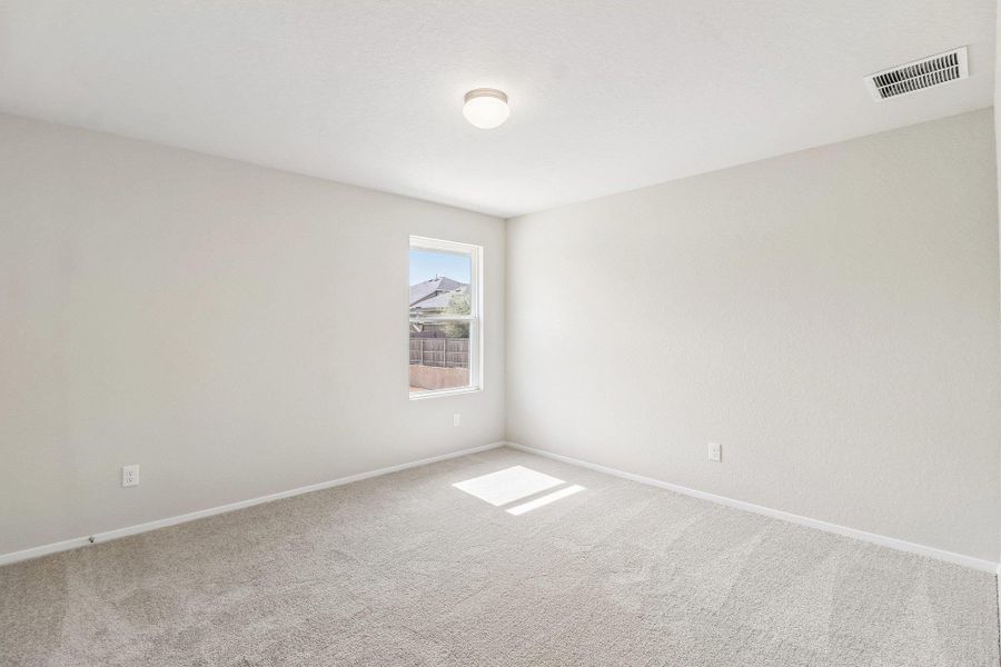 Spacious, unfurnished interior of a new home in Hunters Ranch, San Antonio (Image 15).