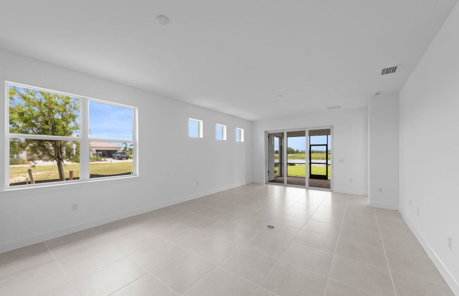 Spacious, unfurnished interior of a new home in TerraWalk at Babcock Ranch, Alva (Image 13).