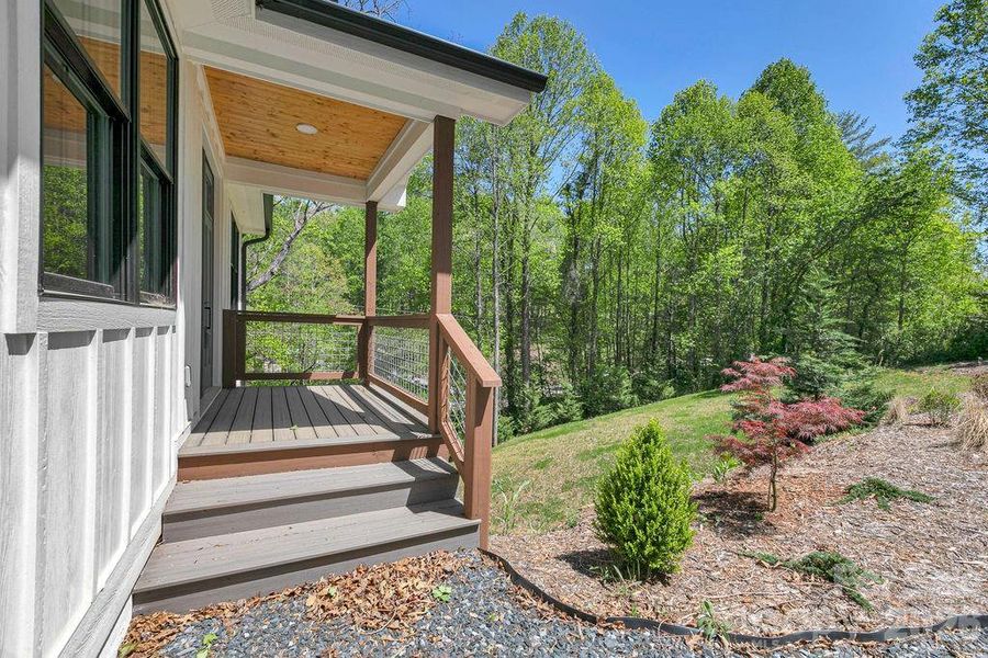 Inviting Front Porch!
