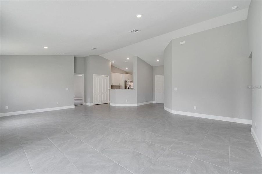 Spacious, unfurnished interior of a new home in , Kissimmee (Image 12).