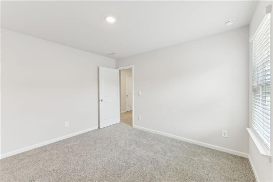 Spacious, unfurnished interior of a new home in Ivey Township, Dallas (Image 39).