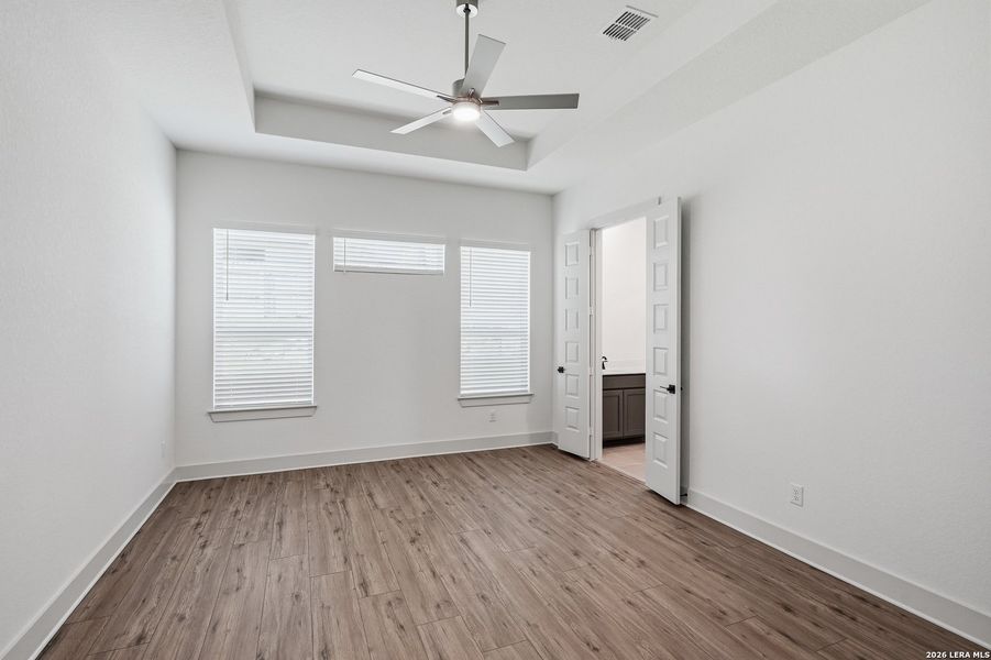 Spacious, unfurnished interior of a new home in Buffalo Crossing, Cibolo (Image 37).