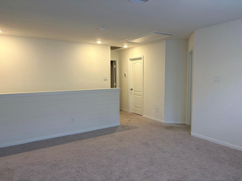 Spacious, unfurnished interior of a new home in Sunterra, Katy (Image 25).