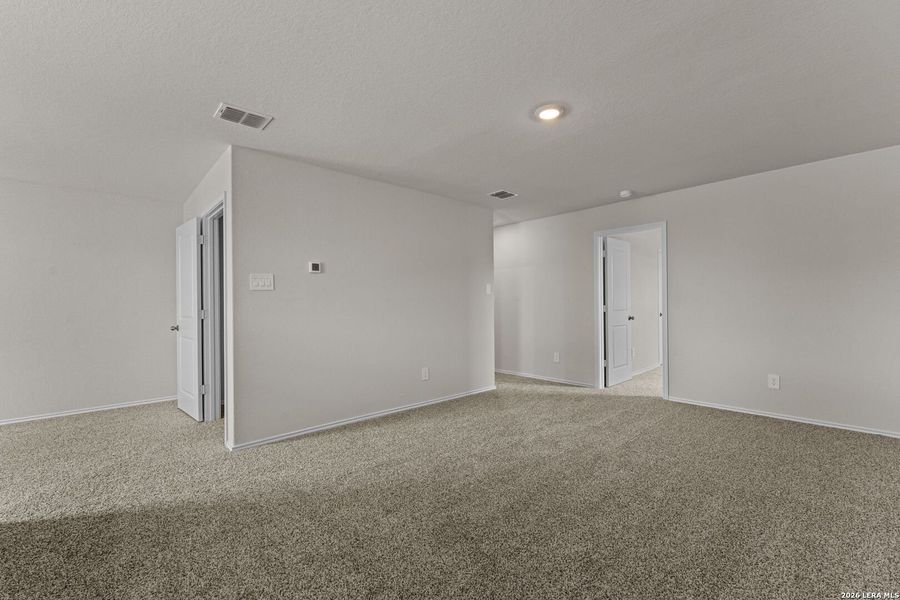 Spacious, unfurnished interior of a new home in Swenson Heights, Seguin (Image 24).
