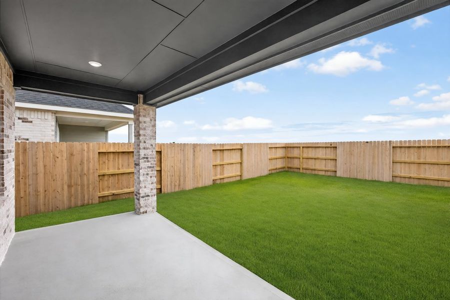 Exterior details and patio area of a home in Brookewater 45s, Rosenberg (Image 3).