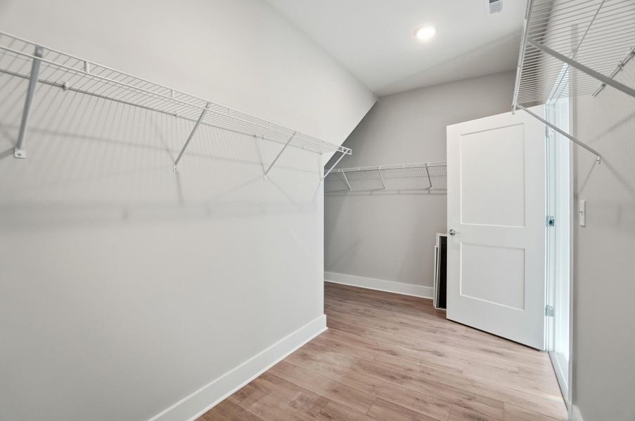 Spacious, unfurnished interior of a new home in Rone Creek, Waxhaw (Image 24).