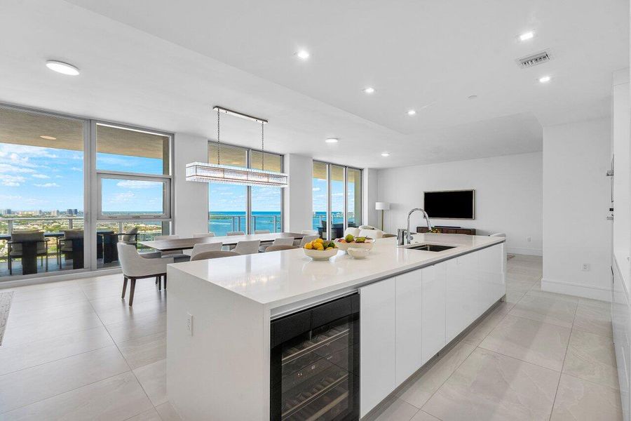 012-220LakeShoreDrive-2109-LakePark-FL-3