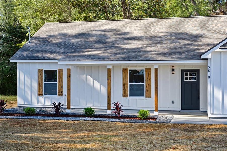 Exterior details and patio area of a home in , Austell (Image 15).
