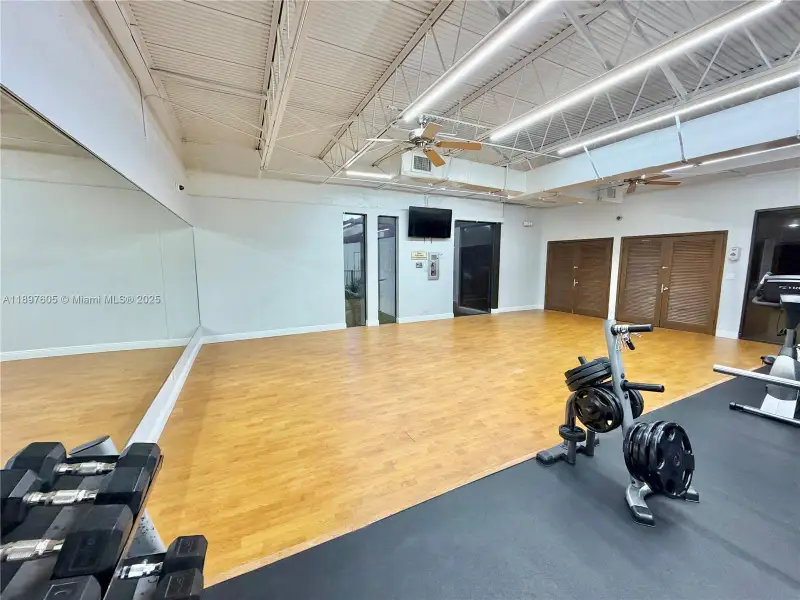 Community amenities in , Lauderdale Lakes (Image 35).