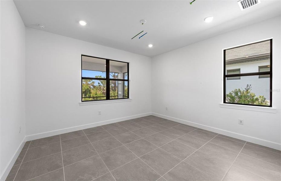 Spacious, unfurnished interior of a new home in Talon Preserve on Palmer Ranch, Nokomis (Image 15).