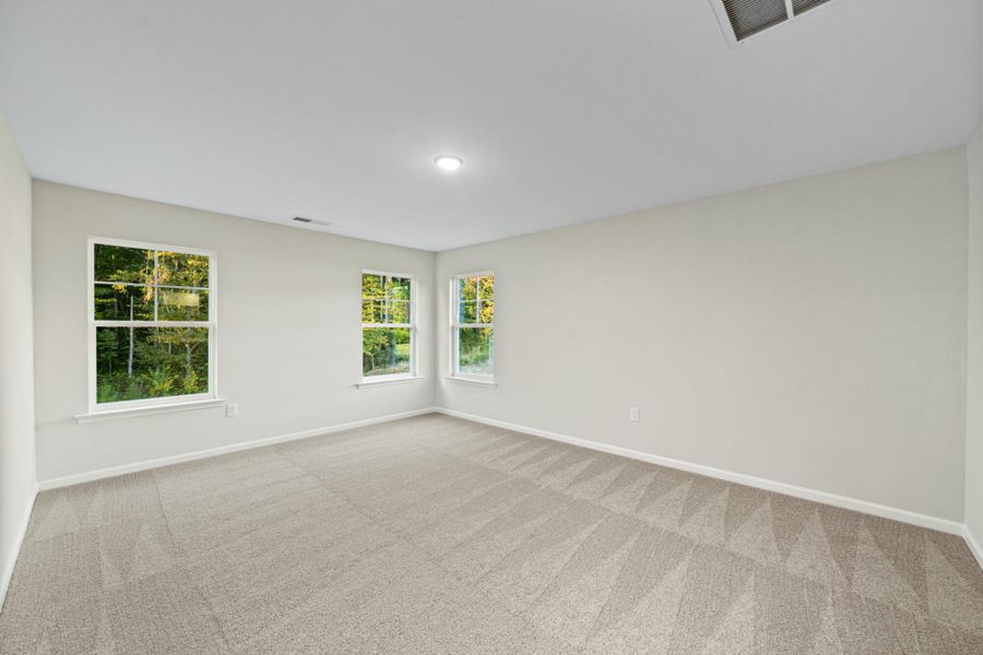 Spacious, unfurnished interior of a new home in Chandler Ridge, McLeansville (Image 31).