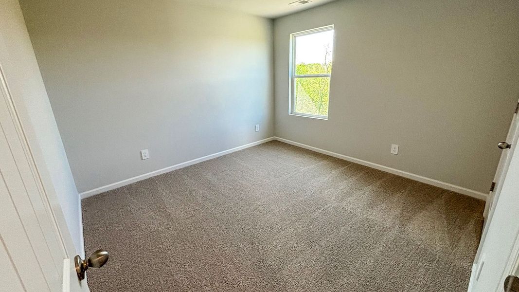 Spacious, unfurnished interior of a new home in River Landing, Murfreesboro (Image 24).