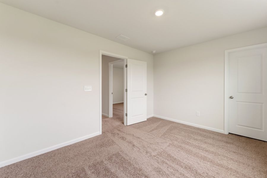 Spacious, unfurnished interior of a new home in Dove Hollow, Chesnee (Image 34).