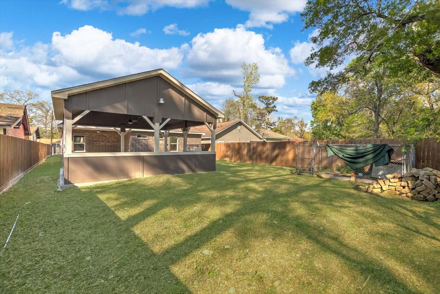 Exterior details and patio area of a home in , Houston (Image 26).