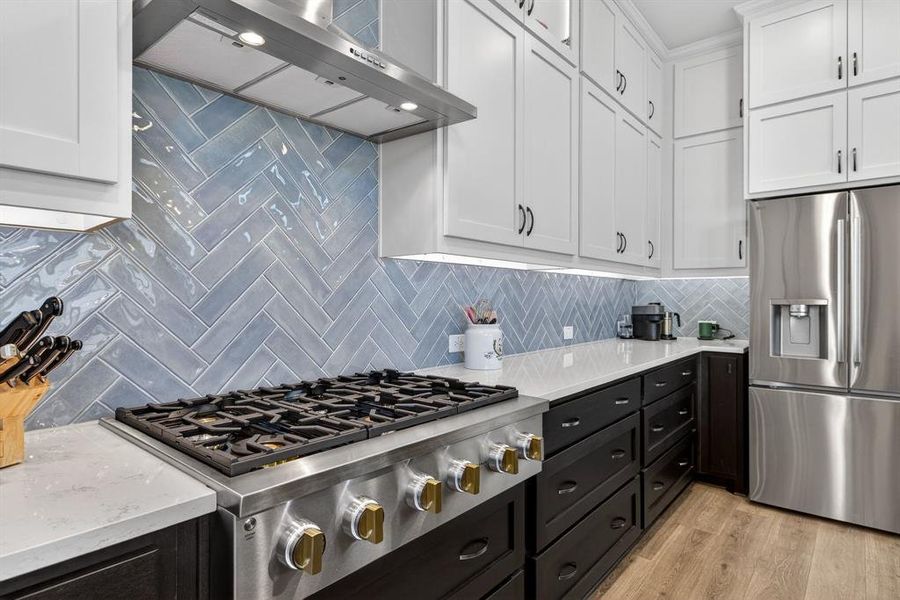 Gas range with 6 burners