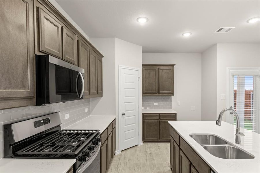 13. 114 Van Horn - Kitchen (3) 13. 114 Van Horn - Kitchen (3)