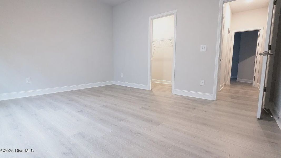 Spacious, unfurnished interior of a new home in Harvest Creek, Nashville (Image 17).
