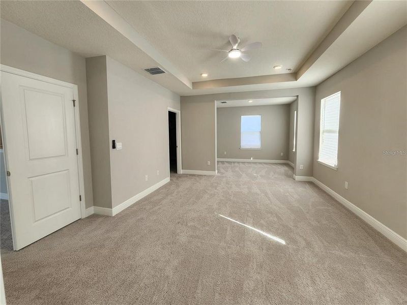 Spacious, unfurnished interior of a new home in Woodcreek, Wesley Chapel (Image 14).