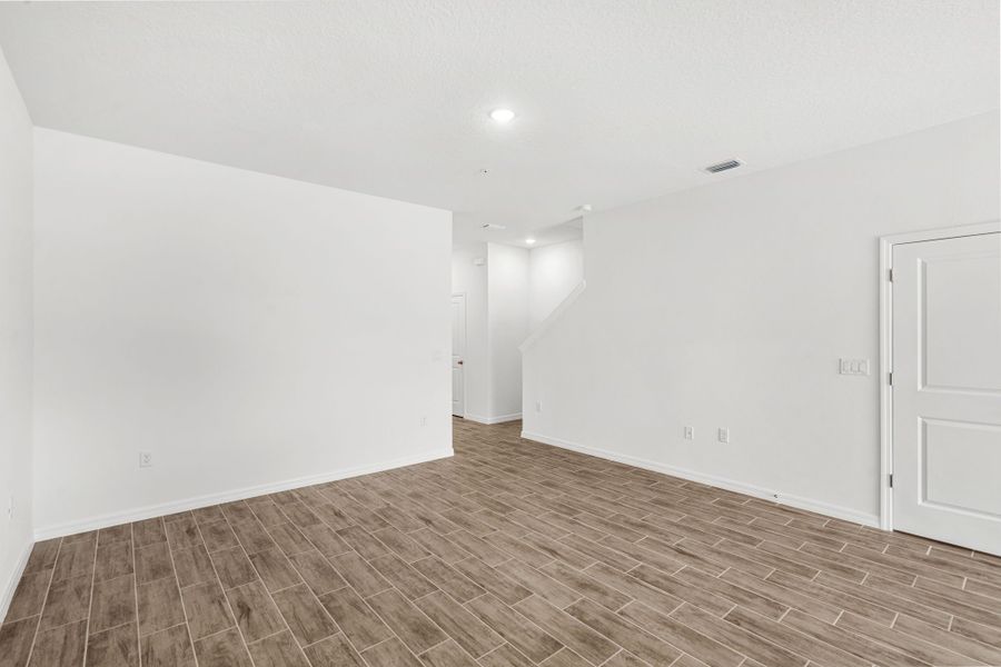 Spacious, unfurnished interior of a new home in Shenandoah Reserve, Orlando (Image 46).