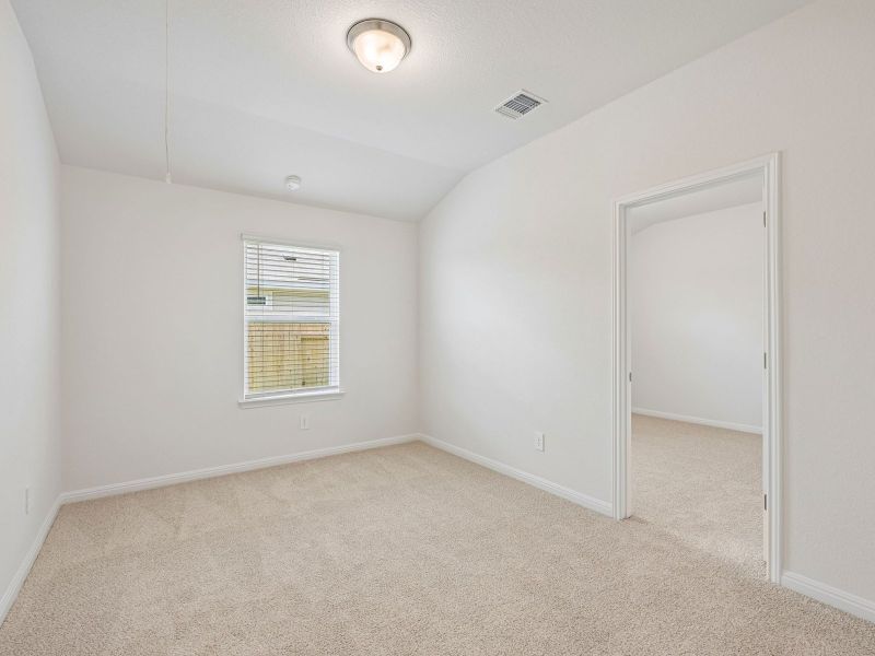Spacious, unfurnished interior of a new home in Riverbend at Double Eagle - Reserve Collection, Cedar Creek (Image 13).