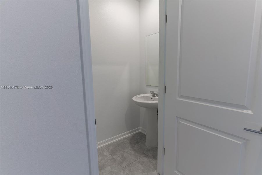 Spacious, unfurnished interior of a new home in Inman Groves, Winter Haven (Image 39). Spacious, unfurnished interior of a new home in Inman Groves, Winter Haven (Image 39).