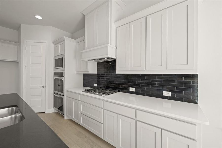 2705 Chambray- Kitchen-4 2705 Chambray- Kitchen-4