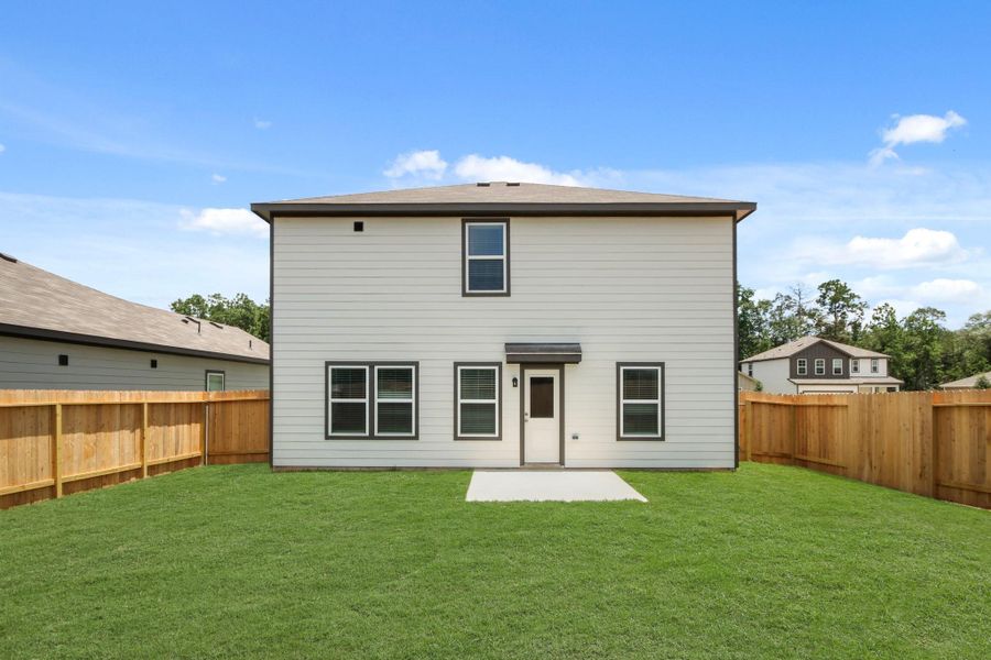 Exterior details and patio area of a home in Crockett Meadows, Conroe (Image 3).