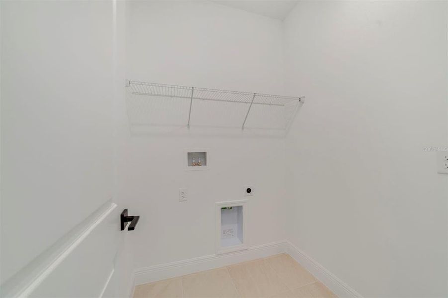 Spacious, unfurnished interior of a new home in Vintner Reserve, Clermont (Image 18).