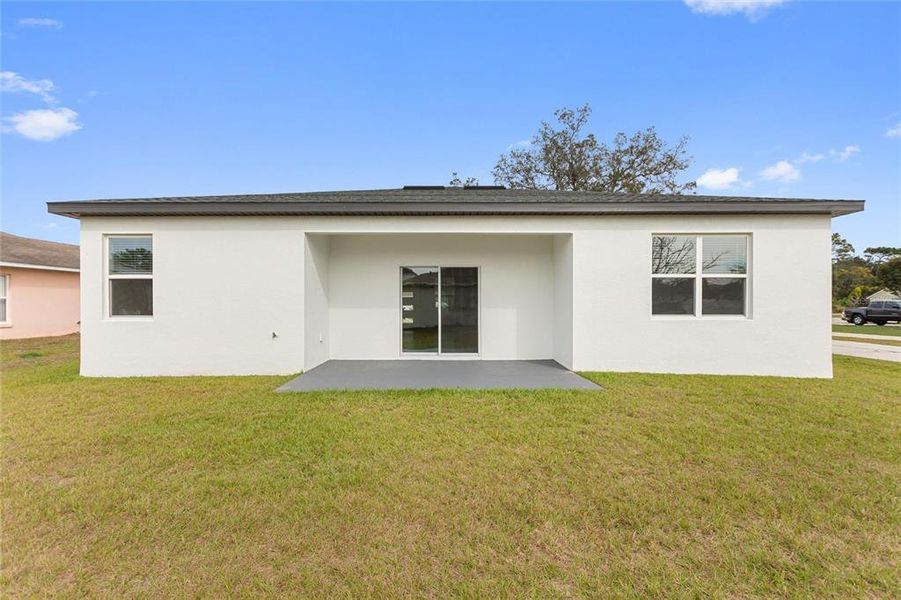 Exterior details and patio area of a home in , Kissimmee (Image 4).