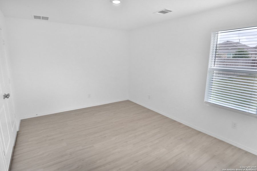 Spacious, unfurnished interior of a new home in Southton Meadows: Stonehill Collection, San Antonio (Image 13).