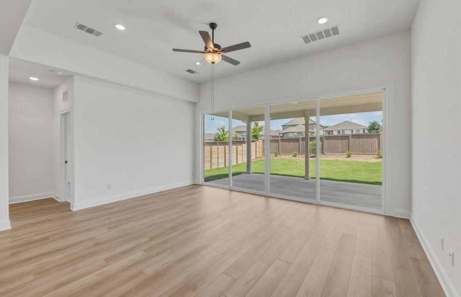 Spacious, unfurnished interior of a new home in Horizon Lake, Leander (Image 14).