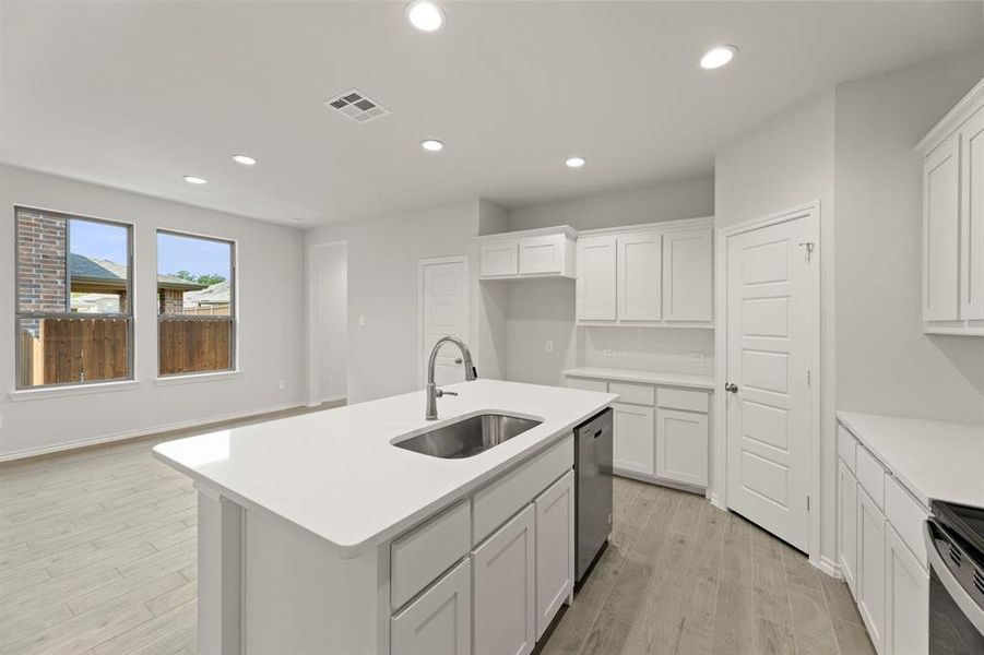 14. 3112 Yellow Pine - Kitchen (3)