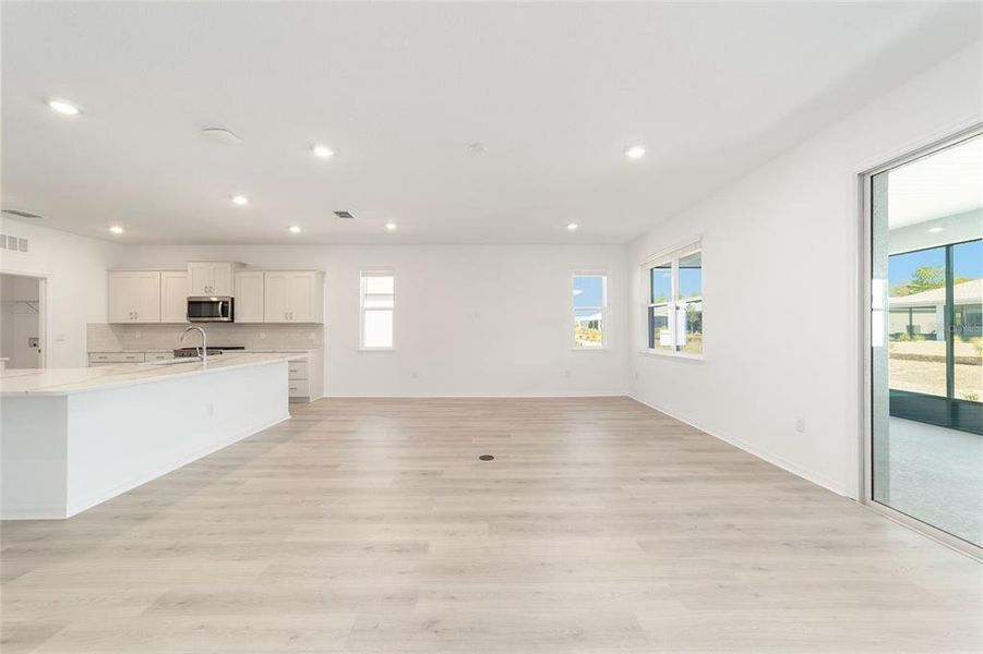 Spacious, unfurnished interior of a new home in , Ocala (Image 16).