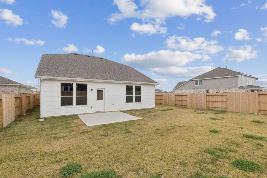 Exterior details and patio area of a home in River Ranch, Dayton (Image 4).