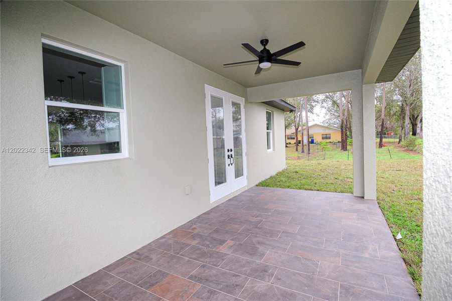 Exterior details and patio area of a home in , Sebring (Image 21).