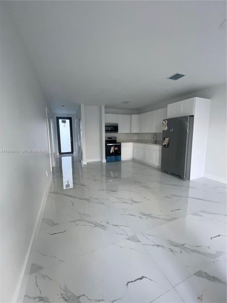 Spacious, unfurnished interior of a new home in , Florida City (Image 16).