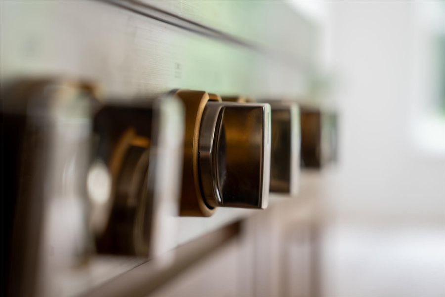 Modern cooktop finishes