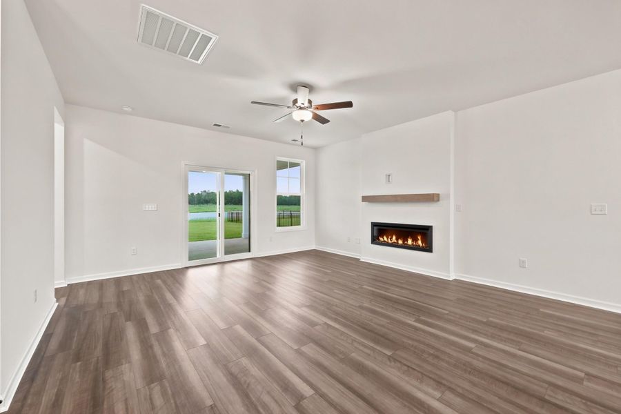 Spacious, unfurnished interior of a new home in Edgefield, Loris (Image 19).