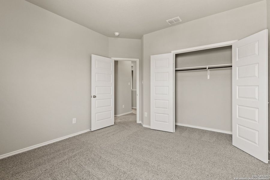 Spacious, unfurnished interior of a new home in Blue Ridge Ranch, San Antonio (Image 14).