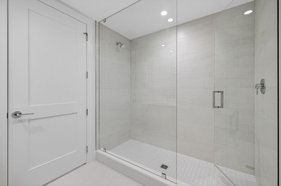 Furnished interior view inside a new home in , Fort Lauderdale (Image 8).