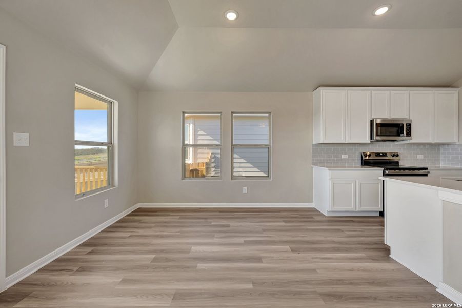 Spacious, unfurnished interior of a new home in Paloma Park, Converse (Image 39).