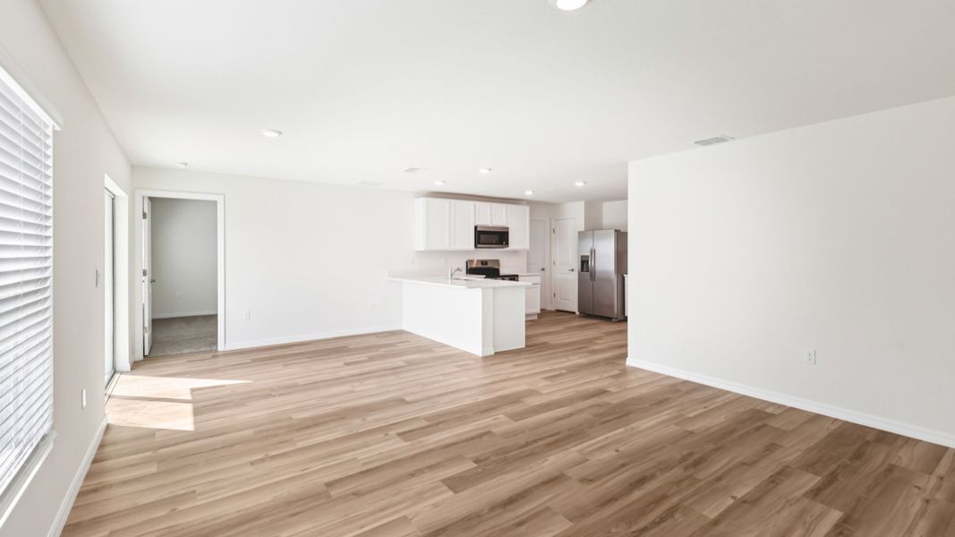 Representative unfurnished interior of a home built from the DAKOTA by D.R. Horton in Marion County Spot Lots, Ocala (Image 18).